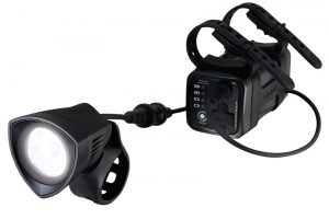 De Sigma BUSTER 2000 bestaat uit een lamp en accu-pack.