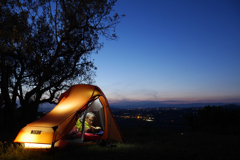 Therm-a-Rest NeoAir Camper SV in de praktijk in Toscane. Prima om uren op te lezen.