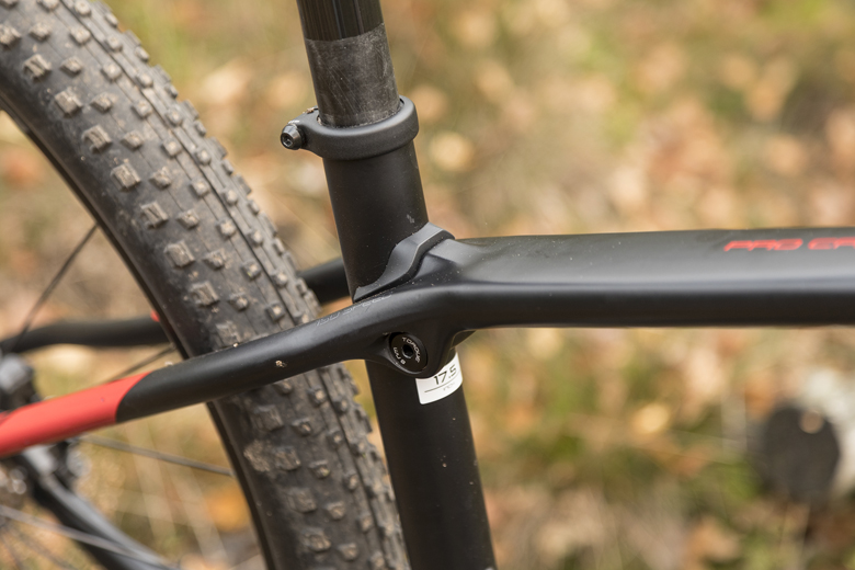 The Isopeed Decoupler on the tensile procaliber 8 ' decouples ' the seat from the rest of the frame.