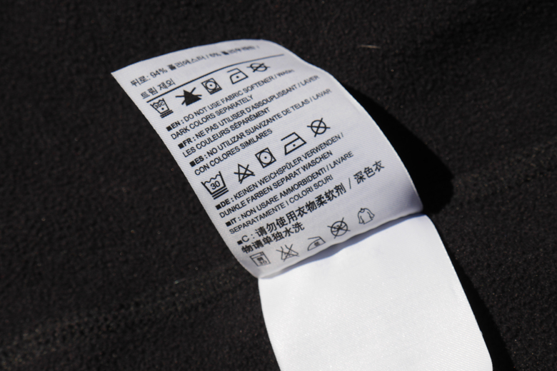 Voor het wassen en revitaliseren van de DWR-coating volg je het was label van het Arc’Teryx Gamma MX Jacket.