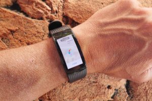 De Samsung Gear Fit 2 Pro een gps aan boord en met de app MapMyRun heb je ook echt een krt op je horloge.