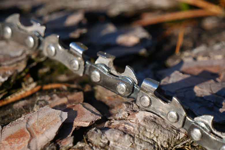 The chain itself is razor-sharp out of the ‘box’.