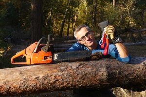The Nordic Pocket Saw is a lightweight and very packable outdoor saw with a super sharp ‘chainsaw’ blade.
