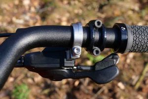 The Shimano SLX M7000 shifters are fast and accurate.