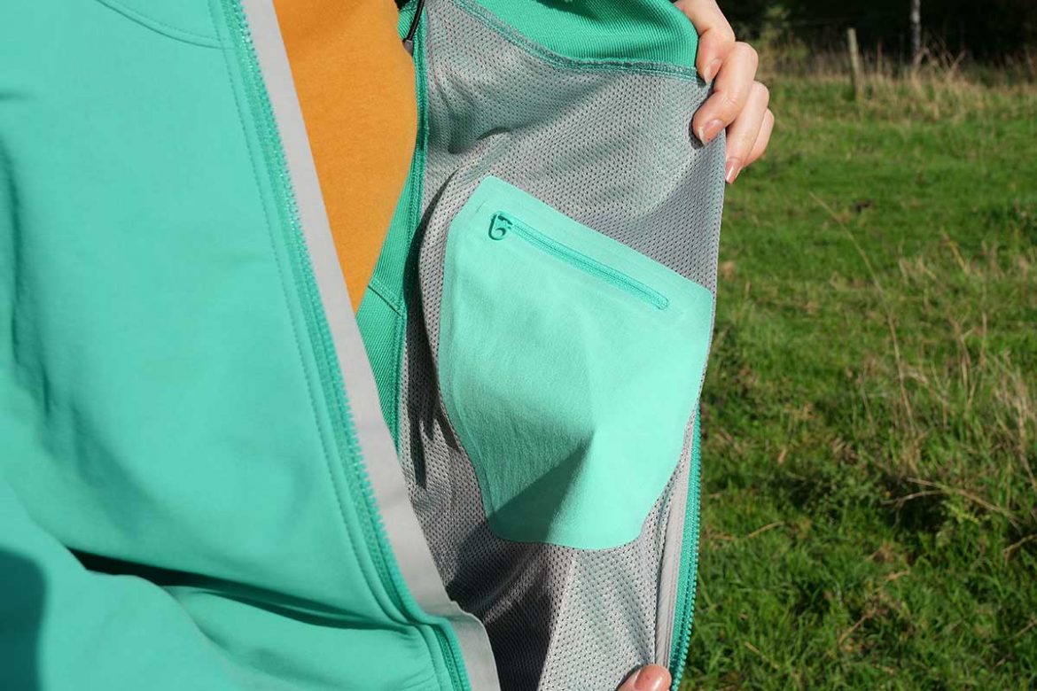 Arc'Teryx Gamma LT Hoody Softshell Review (Men/Woman)