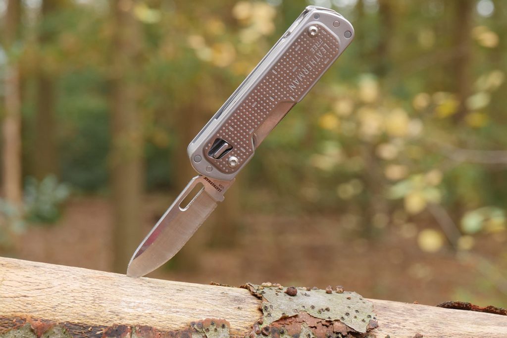 The T4 blade is made from 420 HC stainless steel.