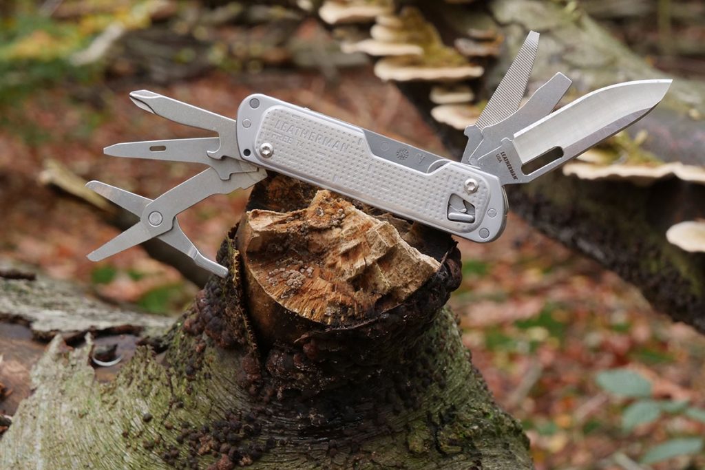 The Leatherman Free T4 is a multitool with the size of a Swiss Army Knife .