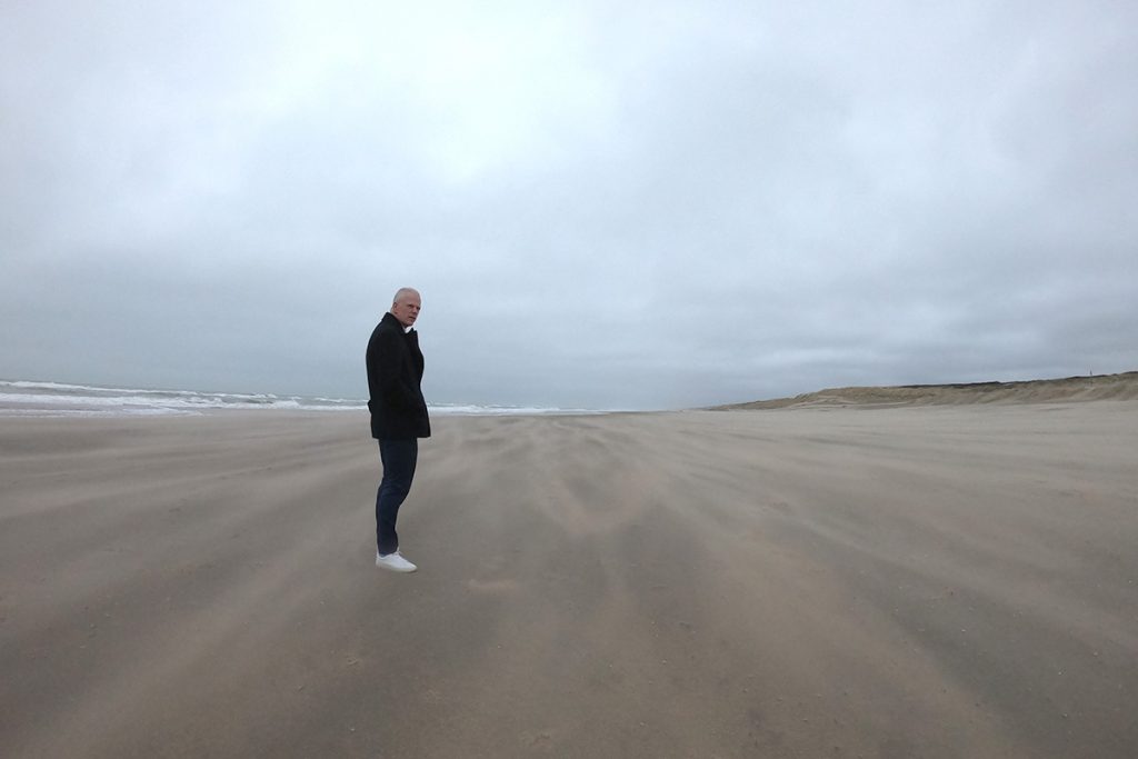 Are Kalvø on the windy beach at Wassenaarseslag.