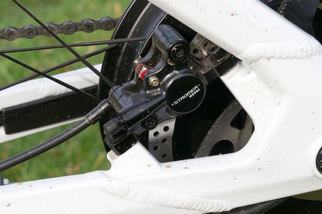 The rear brake caliper has 2 pistons.