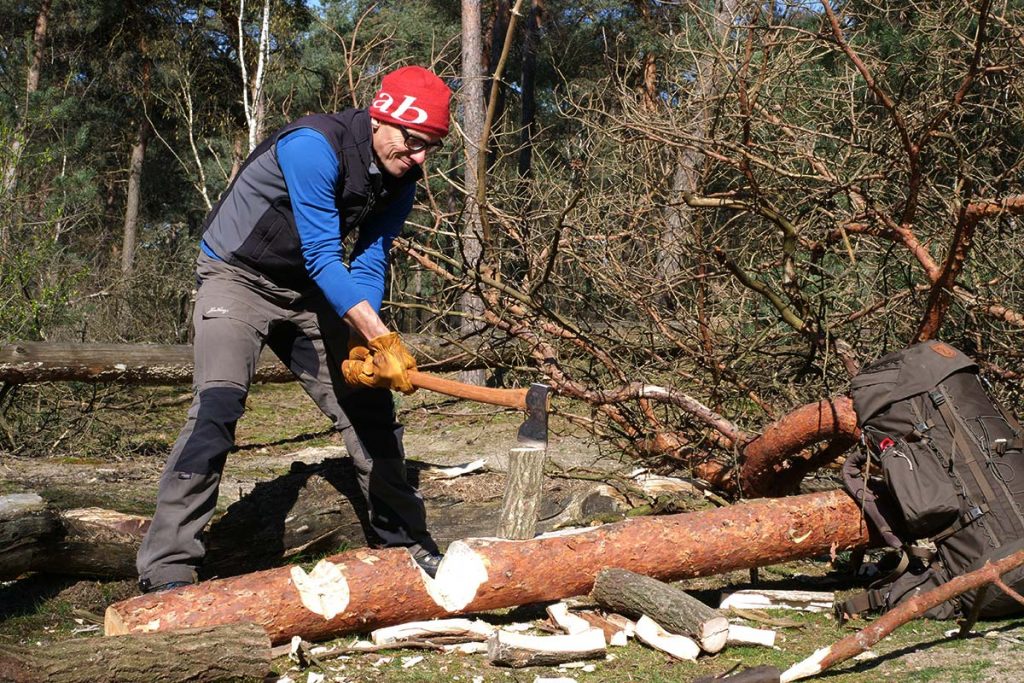 The Hultafors Åby Forest Axe is super for splitting blocks up to 20 cm.