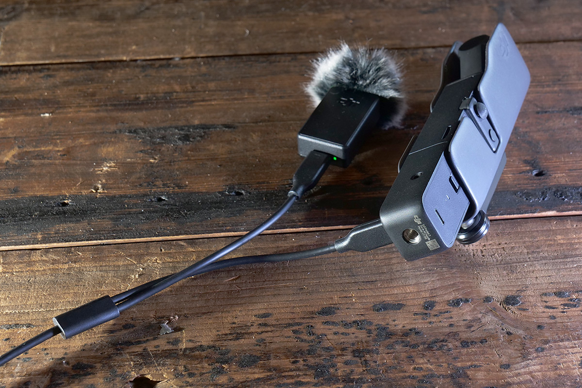 I can charge the microphone and the DJI Pocket 2 simultaneously with the split cable