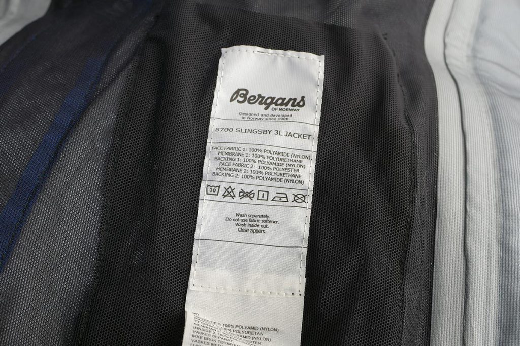 Wash the Bergans Slingsby 3L Jacket inside out at 30 °C on a normal program with normal detergent. 
