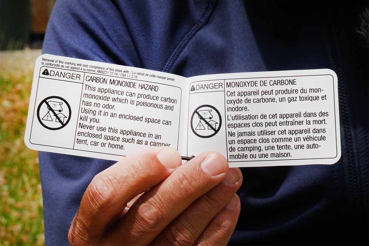 A safety warning regarding carbon monoxide hazard.