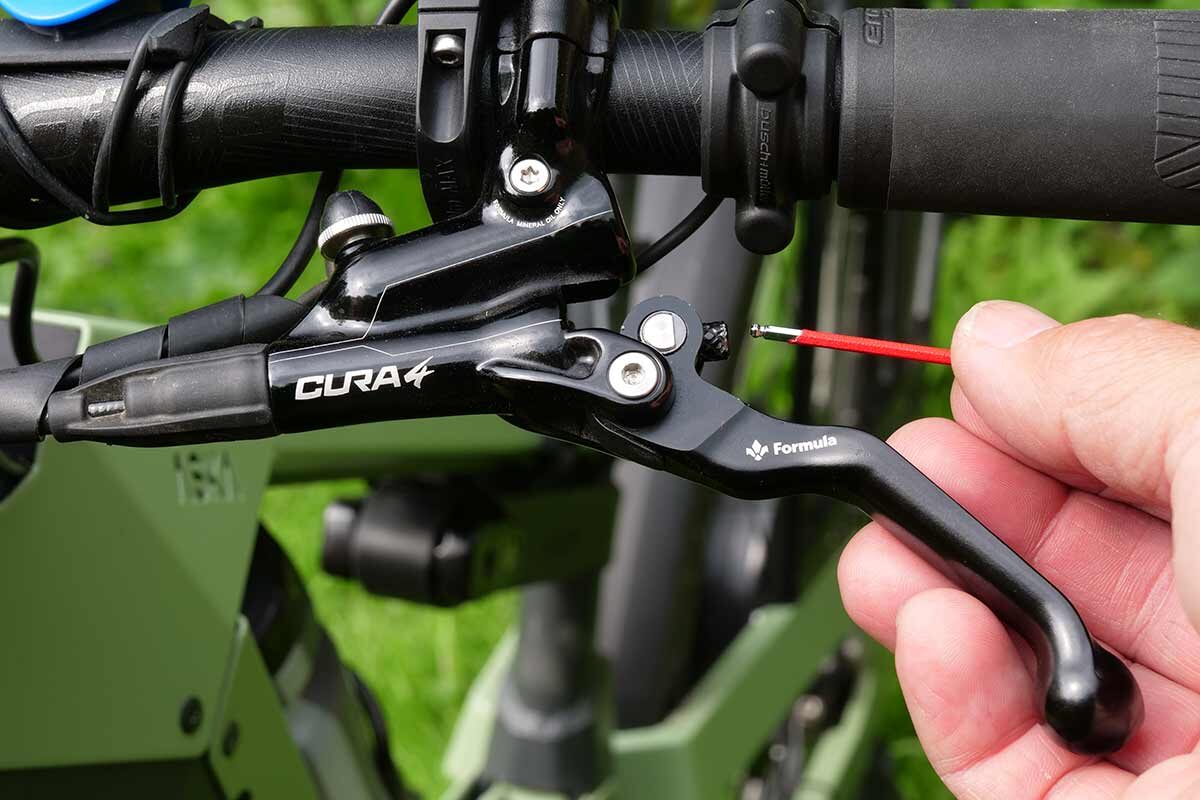 The brake lever can be adjusted with a hex tool.