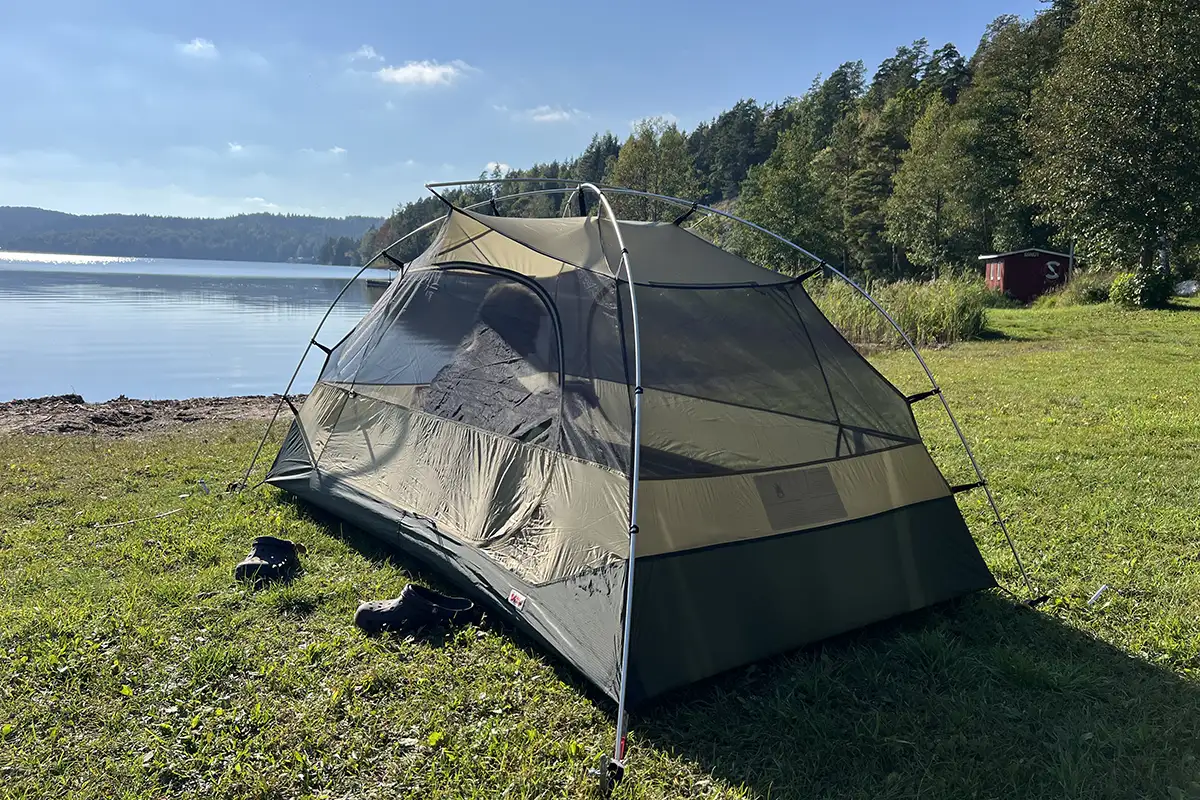 Note the mesh middle part and the DWR-coated inner tent roof of the Fjällräven Abisko Friluft 2 for a year.