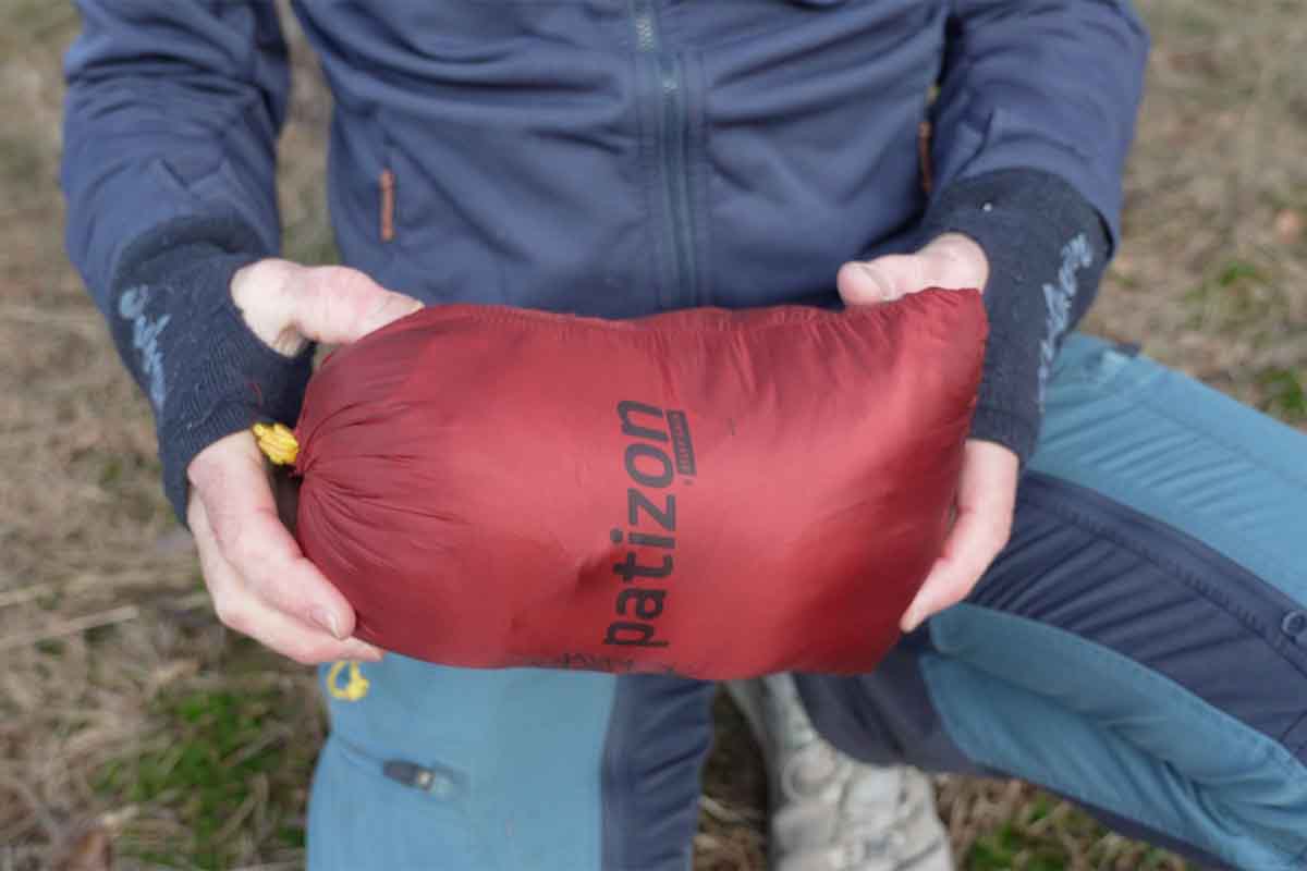 I measured a packsize of 131 x 240 mm and a weight of 380,9 grams in size S.