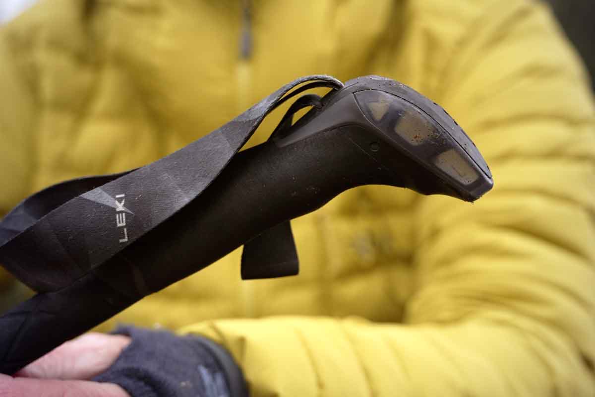 The top part is slightly articulated for a more ergonomic fit.