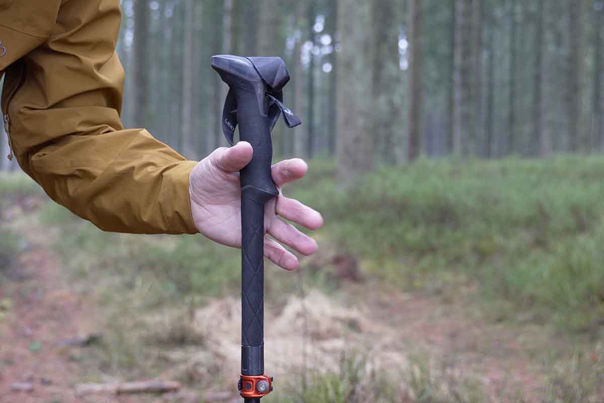 When turning the poles around - the mushroom point backwards - this ‘hook’...